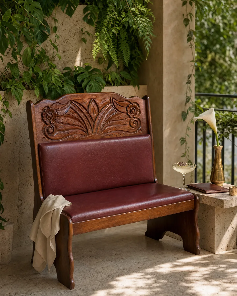 Estilo terraza jardín con banca tallada de Muebles Mexicanos
